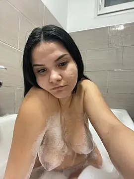 Snapshot of Selena_y chatting on 11/17/25, 07:52 Selena y online show from 11/17/25, 07:52