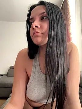 Snapshot of Selena_y chatting on 01/18/26, 12:20 Selena y online show from 01/18/26, 12:20