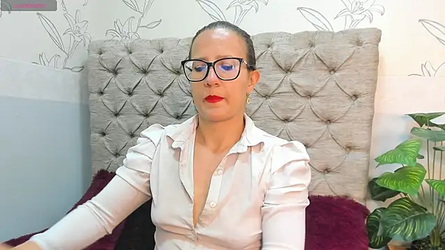 Snapshot of Saraa_Marrison_ chatting on 10/28/25, 11:40 Saraa Marrison  online show from 10/28/25, 11:40