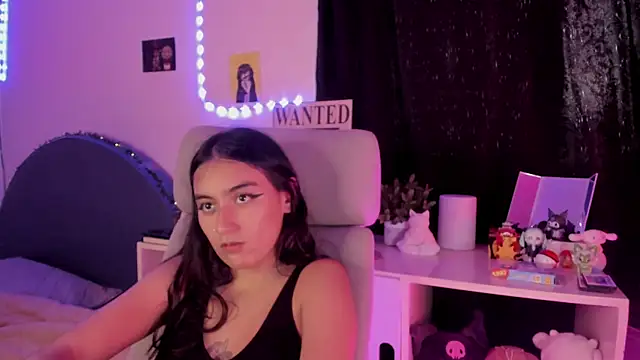 namiiwhite online show from 10/08/25, 10:18