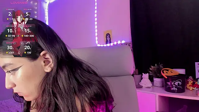 namiiwhite online show from 10/23/25, 05:18
