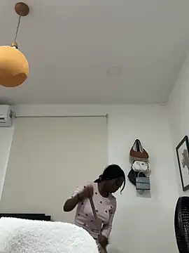 EmilyKisx online show from 10/31/25, 12:17