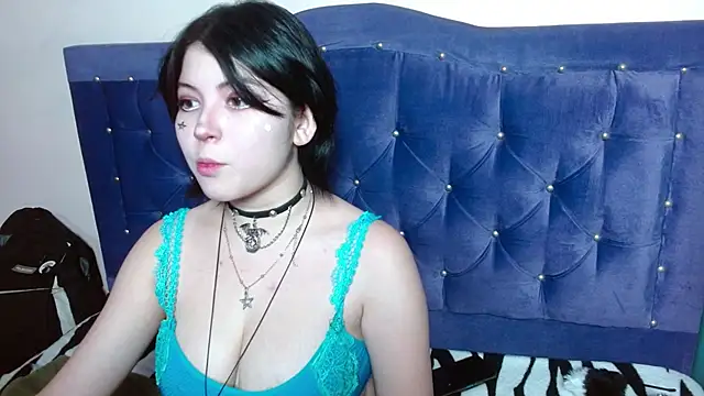 Snapshot of Ginebra_Sensual chatting on 10/13/25, 01:00 Ginebra Sensual online show from 10/13/25, 01:00