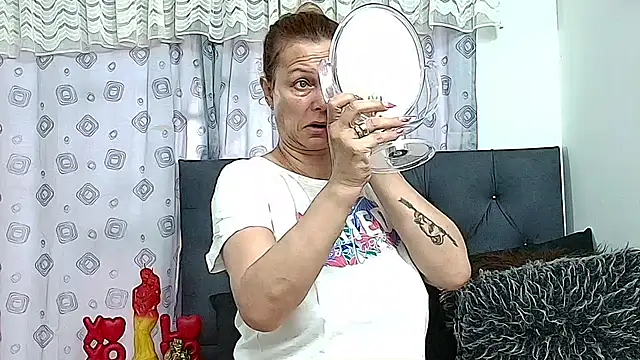 Victoriacoperino online show from 11/24/25, 02:17