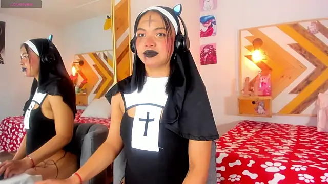 SoleneFontaine online show from 10/31/25, 12:28