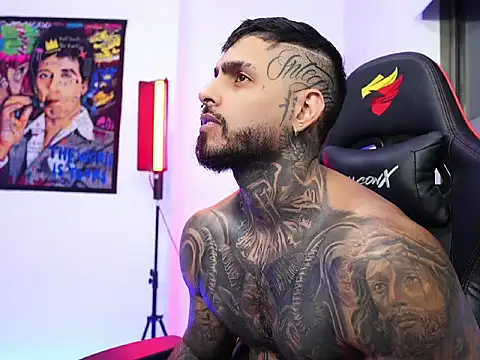 logan hugh8 online show from 10/28/25, 01:53