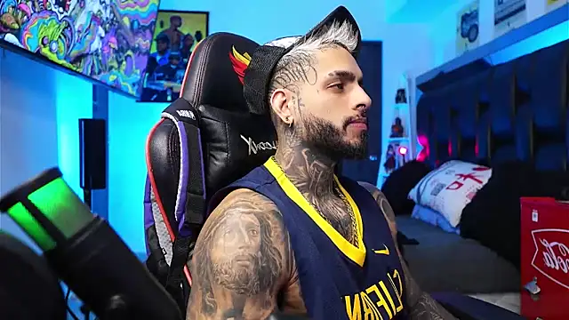 logan hugh8 online show from 02/17/26, 12:23