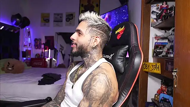 logan hugh8 online show from 03/17/26, 04:17