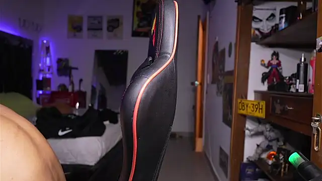 logan hugh8 online show from 04/24/26, 12:35