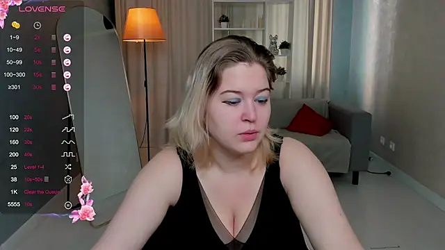 Snapshot of HelenHartt chatting on 10/20/25, 01:39 HelenHartt online show from 10/20/25, 01:39
