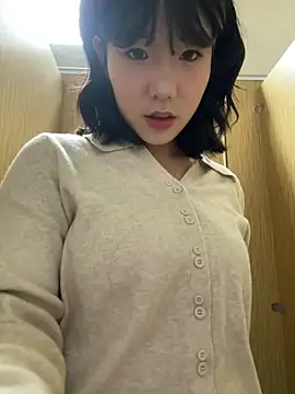 luluya1314 online show from 04/08/26, 11:21