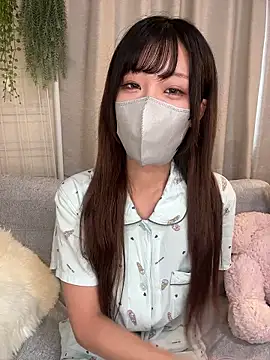 Snapshot of emiiiii1001 chatting on 11/01/25, 02:46 emiiiii1001 online show from 11/01/25, 02:46