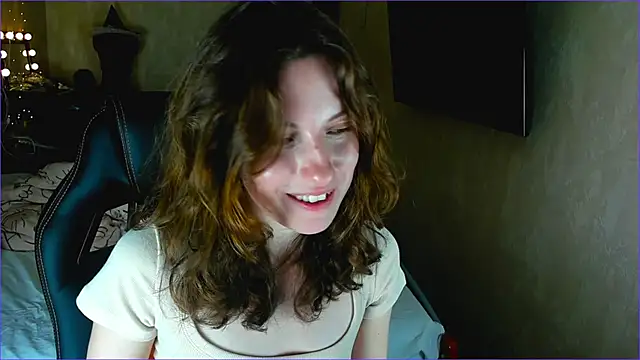 Snapshot of Agata_in_Wonderland chatting on 10/08/25, 02:47 Agata in Wonderland online show from 10/08/25, 02:47