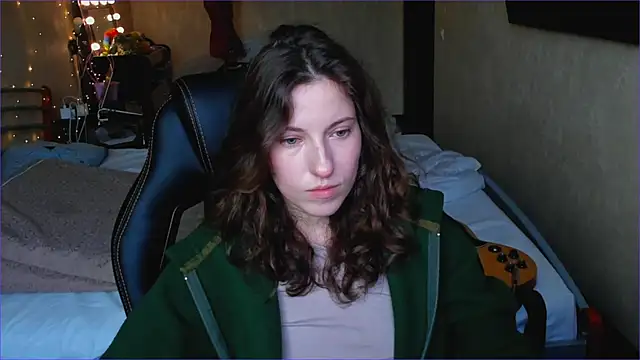 Snapshot of Agata_in_Wonderland chatting on 11/04/25, 11:20 Agata in Wonderland online show from 11/04/25, 11:20