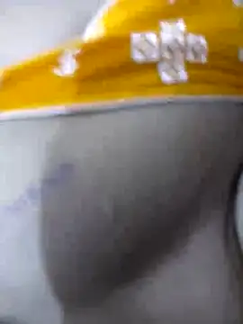 Snapshot of liza-212 chatting on 10/18/25, 09:43 liza-212 online show from 10/18/25, 09:43