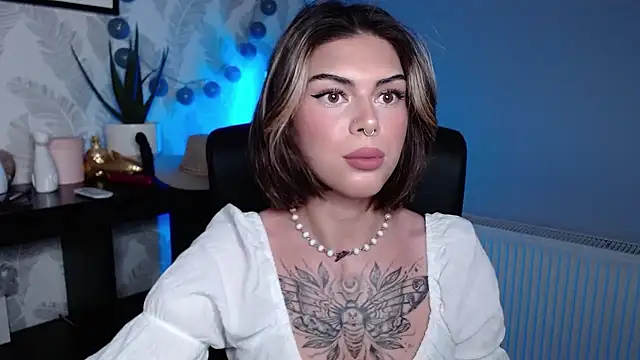 Snapshot of Nova_SIN chatting on 01/13/26, 07:46 Nova SIN online show from 01/13/26, 07:46