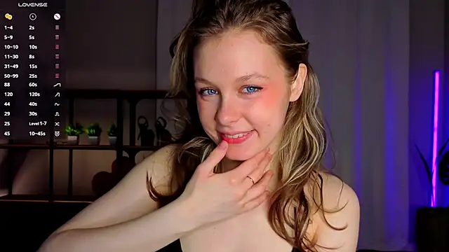 Snapshot of Tender_beauty chatting on 05/17/26, 05:53 Tender beauty online show from 05/17/26, 05:53
