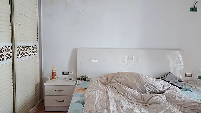 Snapshot of xxz98 chatting on 12/16/25, 05:23 xxz98 online show from 12/16/25, 05:23