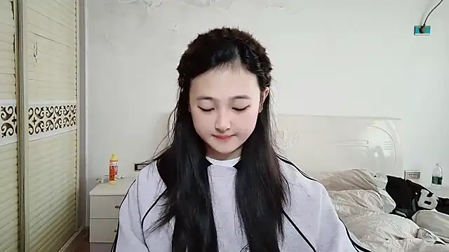 Snapshot of xxz98 chatting on 12/17/25, 04:29 xxz98 online show from 12/17/25, 04:29