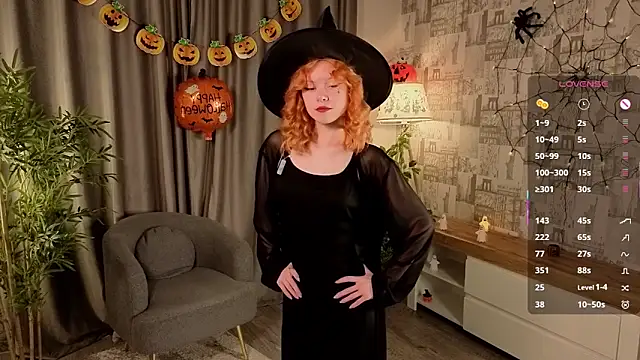 TiannaBorlace online show from 10/31/25, 11:11