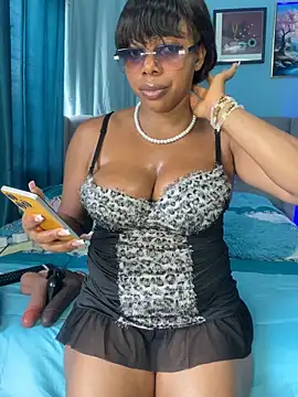 Monajuicy online show from 10/11/25, 01:42