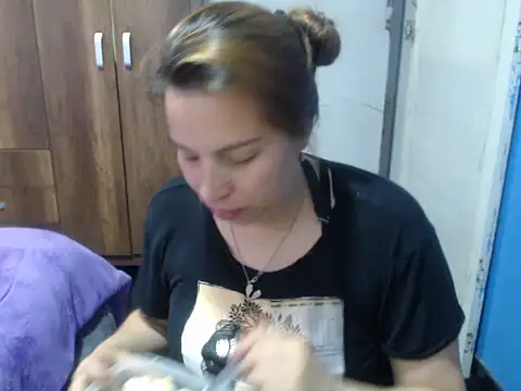 cloequeen15 online show from 10/27/25, 08:02