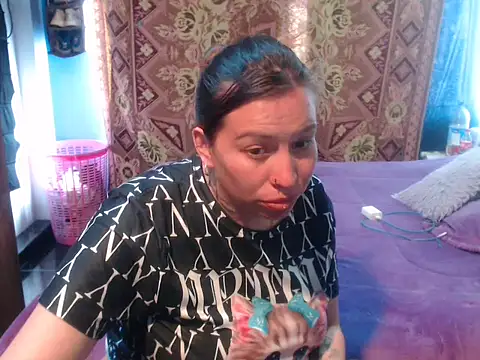 cloequeen15 online show from 04/21/26, 04:45