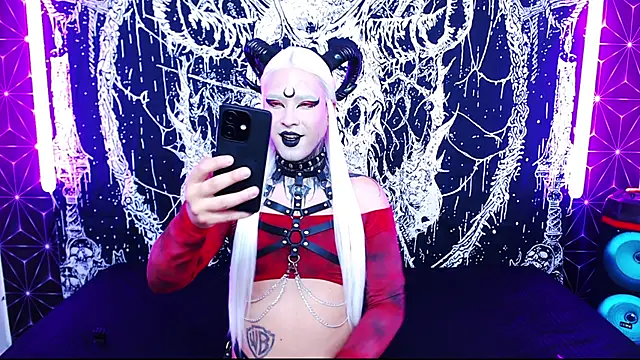 Snapshot of naomi_satan chatting on 04/29/26, 11:22 naomi satan online show from 04/29/26, 11:22