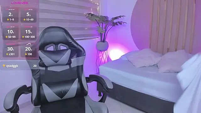 Snapshot of rei_cos chatting on 10/01/25, 12:22 rei cos online show from 10/01/25, 12:22