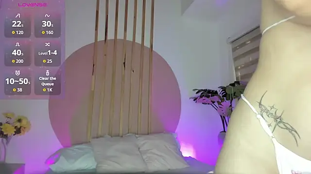 Snapshot of rei_cos chatting on 10/23/25, 12:15 rei cos online show from 10/23/25, 12:15