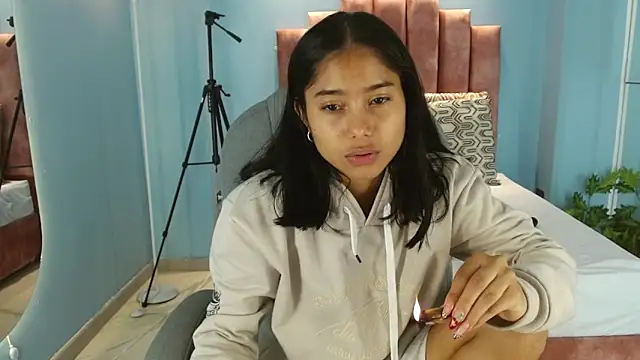 Milaa Star  online show from 02/12/26, 04:18