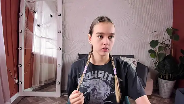 Snapshot of Vel1ka chatting on 11/01/25, 04:47 Vel1ka online show from 11/01/25, 04:47