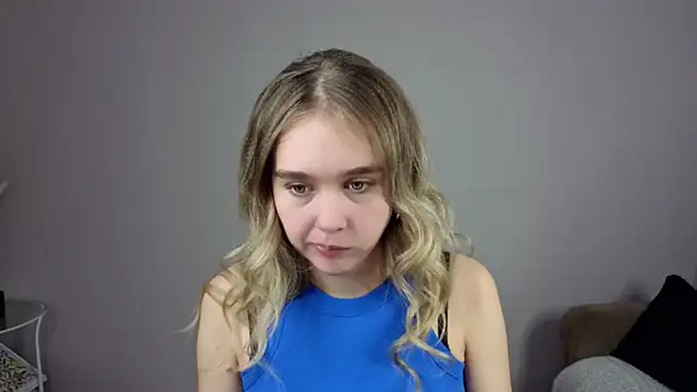 Snapshot of Vel1ka chatting on 11/17/25, 12:44 Vel1ka online show from 11/17/25, 12:44