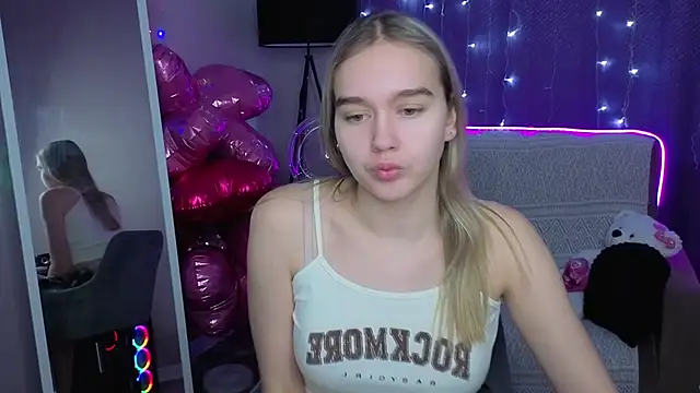 Snapshot of Vel1ka chatting on 02/18/26, 12:23 Vel1ka online show from 02/18/26, 12:23