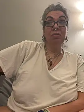 dieseldame1313 online show from 02/09/25, 04:14