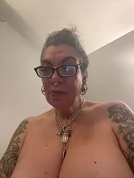 dieseldame1313 online show from 02/11/25, 04:55