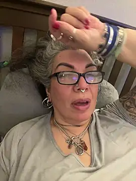 dieseldame1313 online show from 02/12/25, 02:24