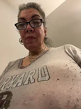 dieseldame1313 online show from 02/13/25, 01:40