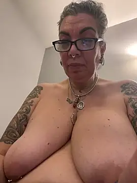 dieseldame1313 online show from 02/26/25, 02:15