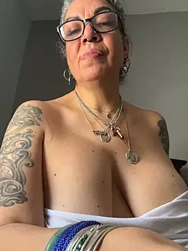 dieseldame1313 online show from 03/03/25, 06:22