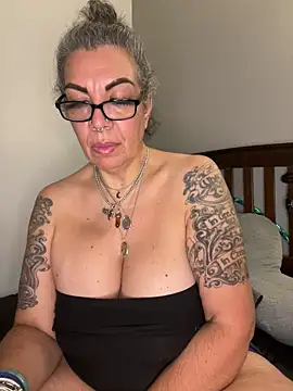 dieseldame1313 online show from 09/25/25, 09:24