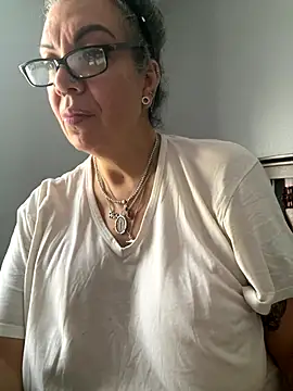 dieseldame1313 online show from 11/17/25, 01:39