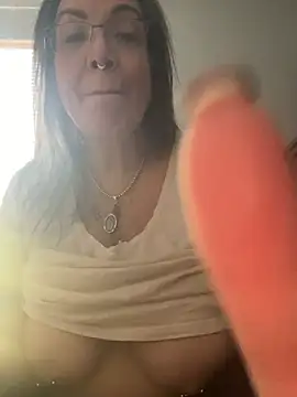 dieseldame1313 online show from 03/01/26, 10:23