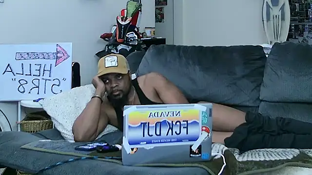 Snapshot of Str8ishVegasGuy chatting on 10/29/25, 01:30 Str8ishVegasGuy online show from 10/29/25, 01:30