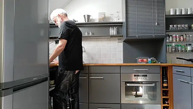 Snapshot of ewaldwillems99 chatting on 09/12/25, 12:49 ewaldwillems99 online show from 09/12/25, 12:49