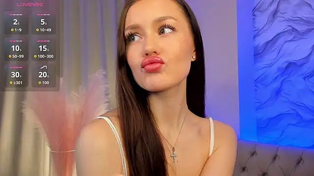 Aria Mila online show from 11/28/25, 11:46