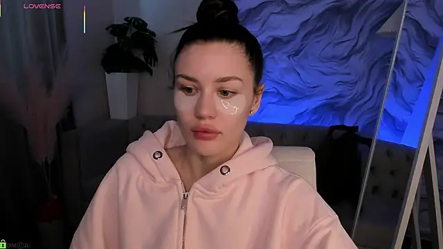 Aria Mila online show from 03/17/26, 03:00