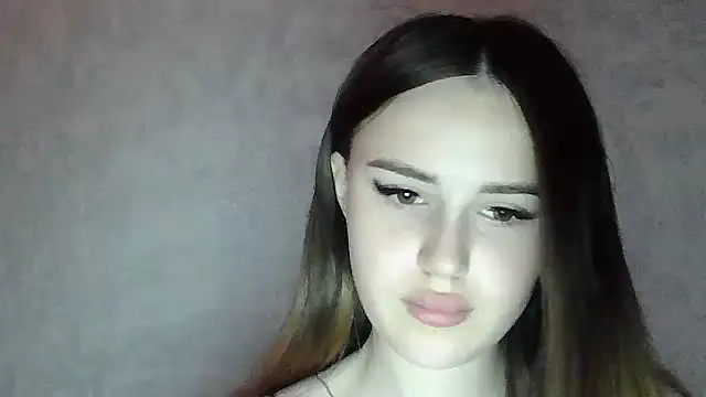 Snapshot of SweetLoraa chatting on 06/18/26, 03:49 SweetLoraa online show from 06/18/26, 03:49