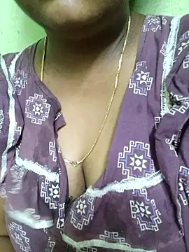 Snapshot of Tamilreethu chatting on 09/28/25, 04:45 Tamilreethu online show from 09/28/25, 04:45