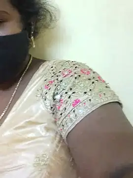 Snapshot of Tamilreethu chatting on 11/05/25, 04:29 Tamilreethu online show from 11/05/25, 04:29